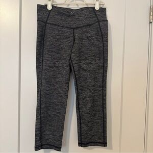 Old Navy Active Heathered Grey Capris Size Small Women’s